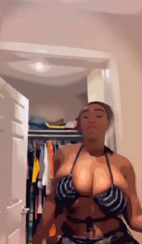 Naakte gelekte OnlyFans-foto van Mimilicious Mimi