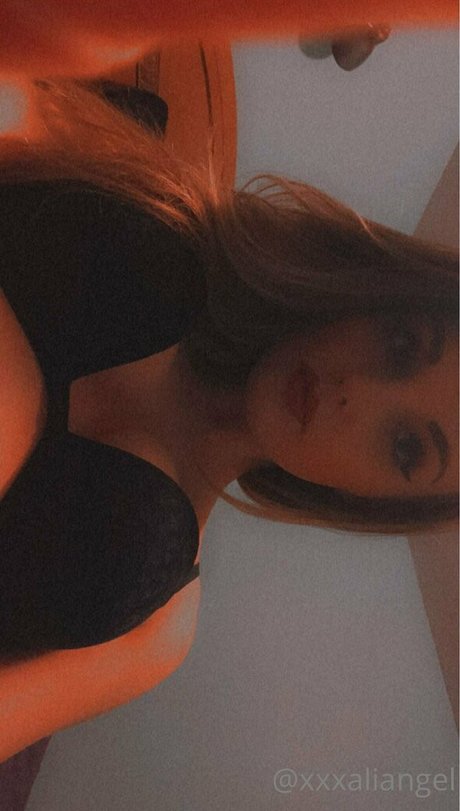 Naakte gelekte OnlyFans-foto van Xxxaliangel
