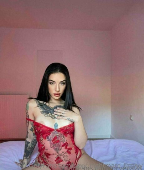 Naakte gelekte OnlyFans-foto van Sexynightmarelizzyyy