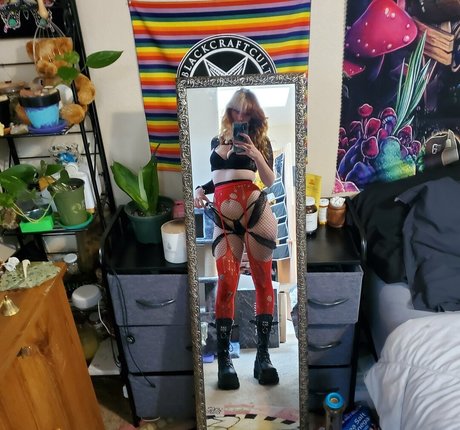 Naakte gelekte OnlyFans-foto van Lunarlita