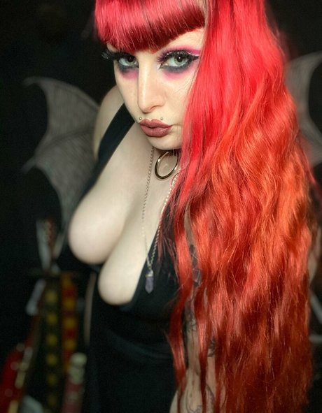 Lunarmoonwitch13