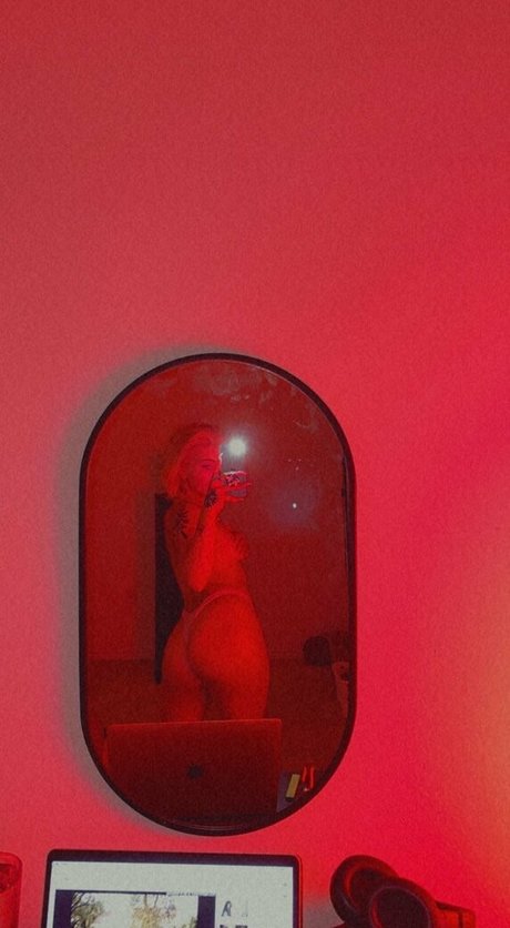 Naakte gelekte OnlyFans-foto van Dafairybank