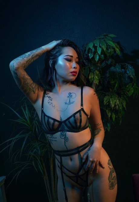 Naakte gelekte OnlyFans-foto van Chunlybia