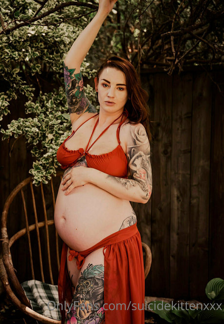 Naakte gelekte OnlyFans-foto van Suicidekittenxxx