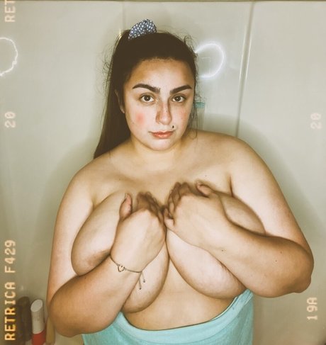 Naakte gelekte OnlyFans-foto van Jazminealeahh