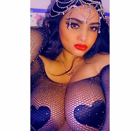 Naakte gelekte OnlyFans-foto van Zaazaarina