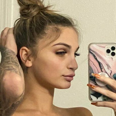 Naakte gelekte OnlyFans-foto van Cumslutnatalie