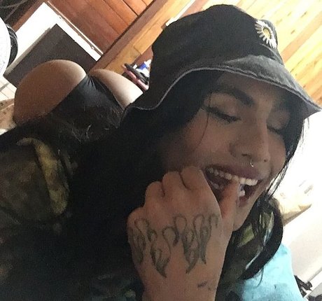 Naakte gelekte OnlyFans-foto van Victoria Angel