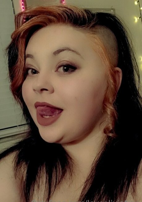 Naakte gelekte OnlyFans-foto van Loveoliviafree