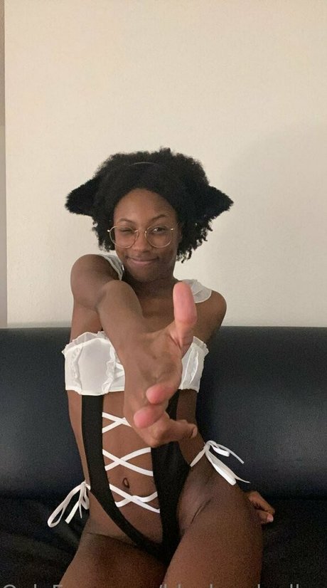 Naakte gelekte OnlyFans-foto van Blackandyellownsfw
