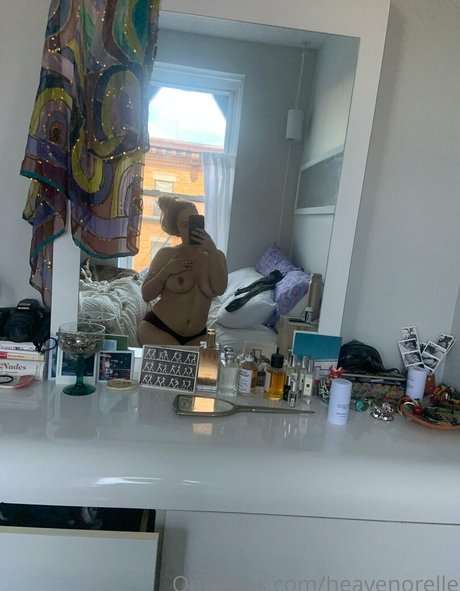 Naakte gelekte OnlyFans-foto van Heavenorelle