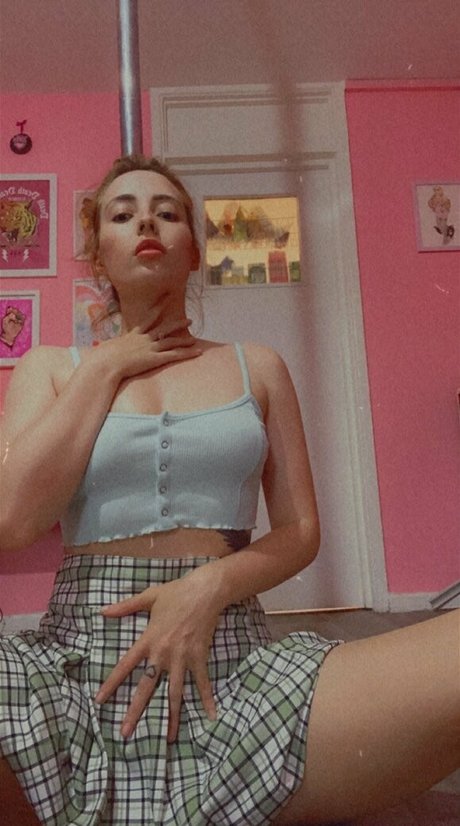 Naakte gelekte OnlyFans-foto van Misscherryfox