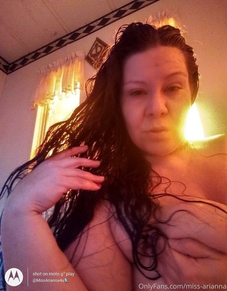 Naakte gelekte OnlyFans-foto van Missarianna4u