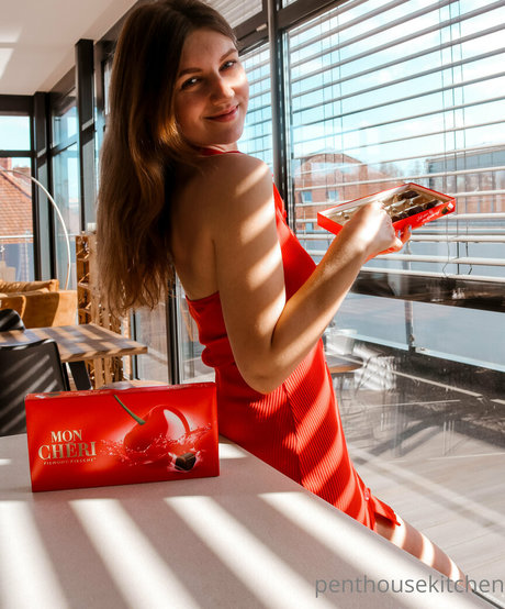 Naakte gelekte OnlyFans-foto van Penthousekitchen