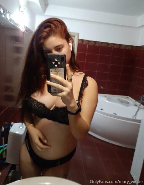 Naakte gelekte OnlyFans-foto van Marywinter