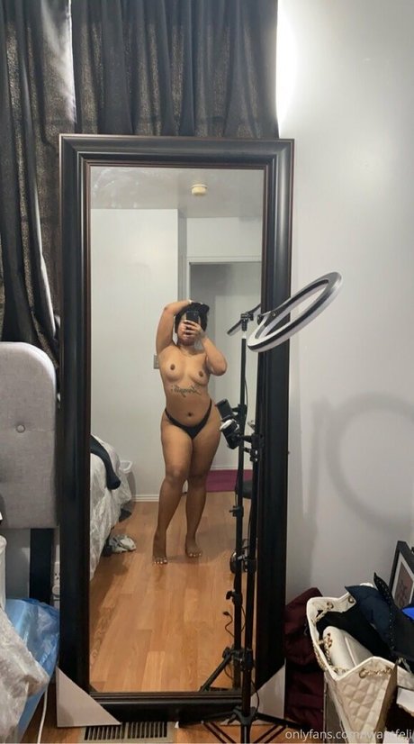Naakte gelekte OnlyFans-foto van Iwantfeli
