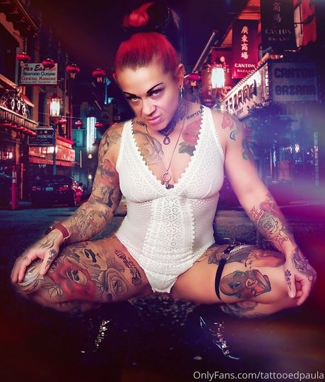 Naakte gelekte OnlyFans-foto van Tattooedpaula