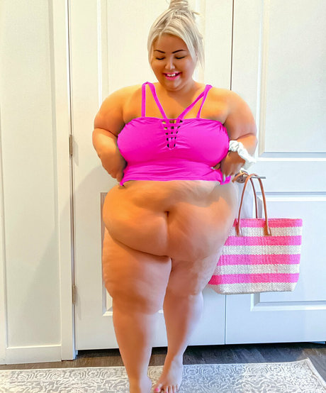 Naakte gelekte OnlyFans-foto van Fluffybarbie