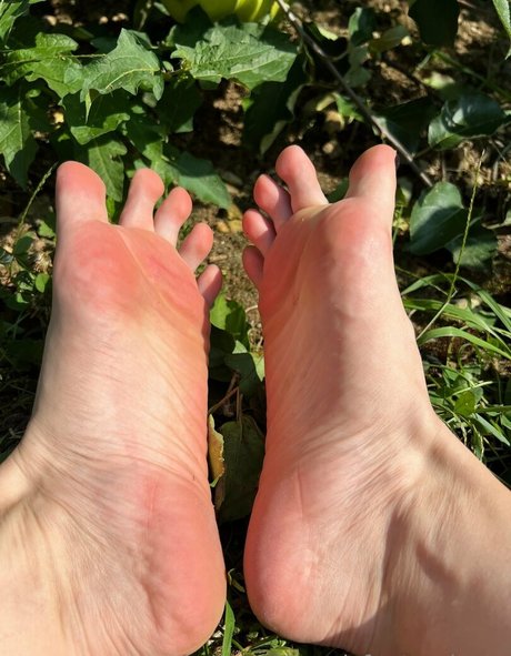 Naakte gelekte OnlyFans-foto van Jewelsfeetandtoes