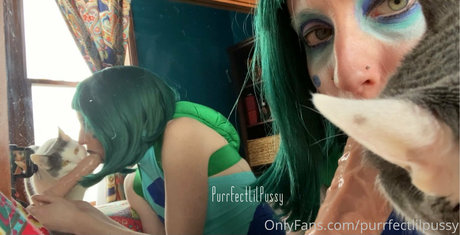 Naakte gelekte OnlyFans-foto van Purrfectlilpussy