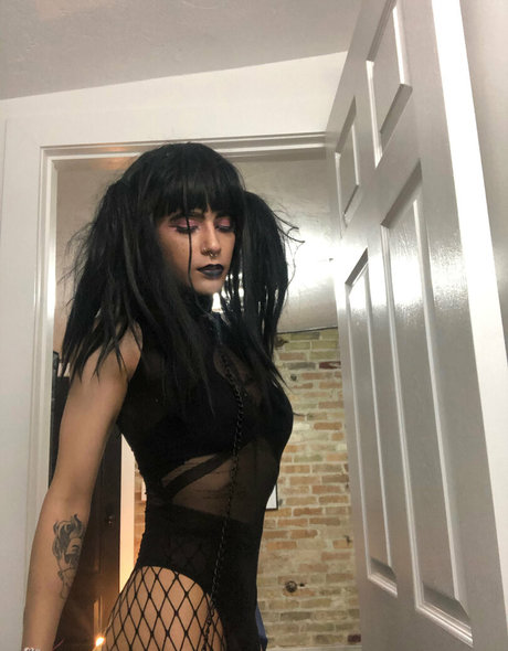 Naakte gelekte OnlyFans-foto van Tinysexilexi666