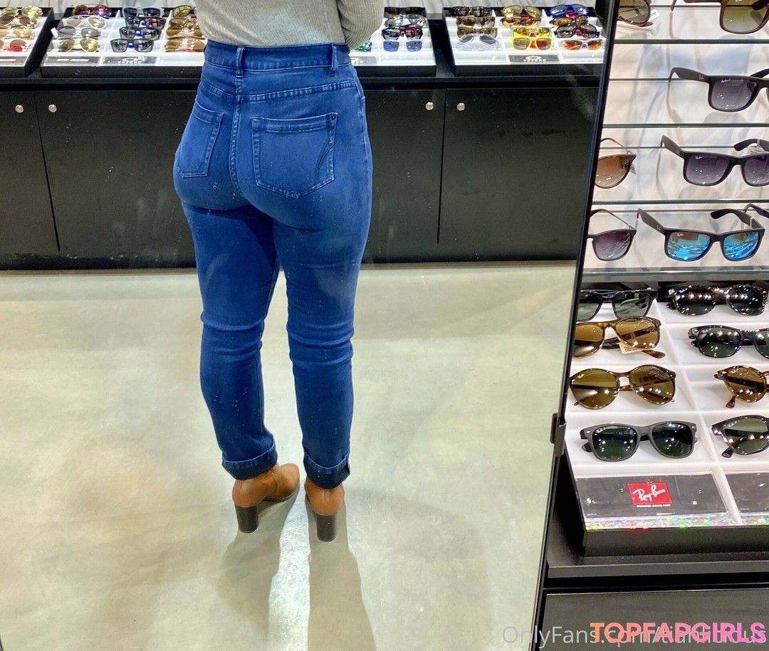 Naakte gelekte OnlyFans-foto van Tiahlicious #148 Naakte gelekte OnlyFans-foto van Tiahlicious #148