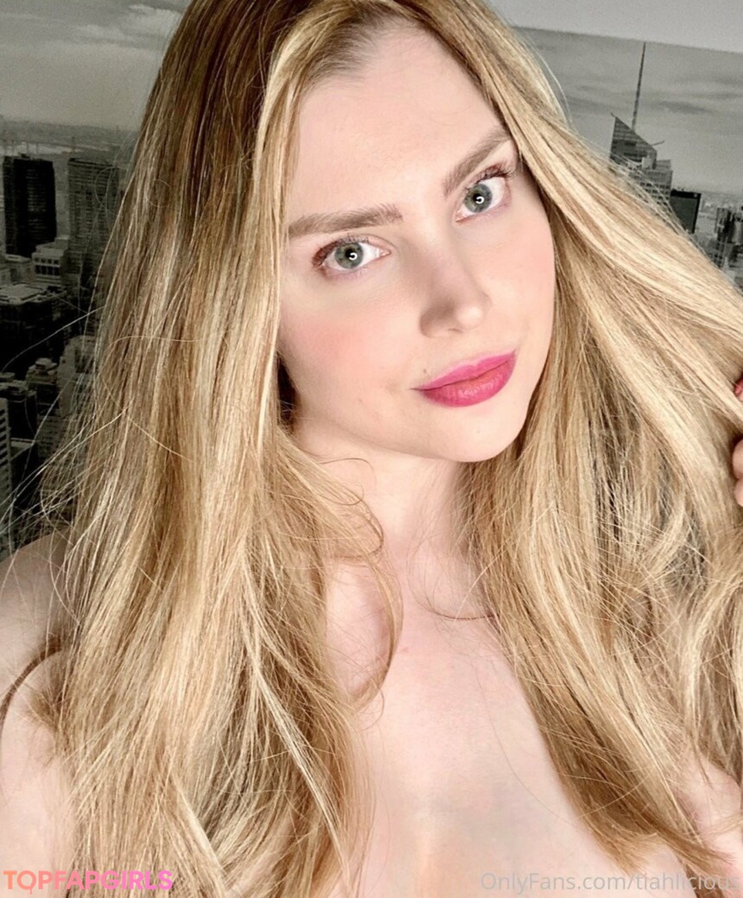 Naakte gelekte OnlyFans-foto van Tiahlicious #153 Naakte gelekte OnlyFans-foto van Tiahlicious #153