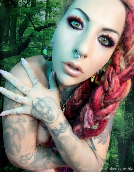 Nakedxzanthia