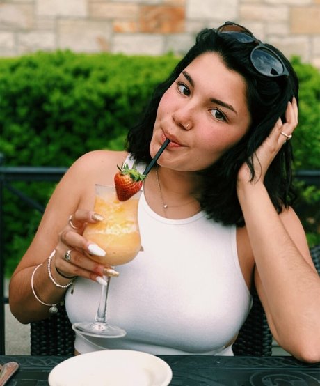 Naakte gelekte OnlyFans-foto van Hannah M