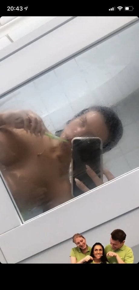 Naakte gelekte OnlyFans-foto van Bobbirani