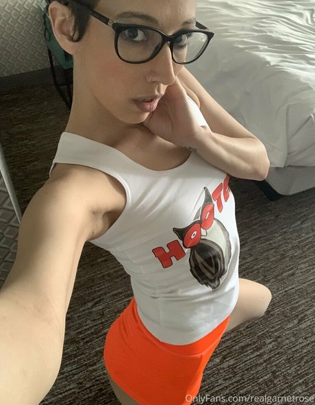 Naakte gelekte OnlyFans-foto van Realgarnetrose