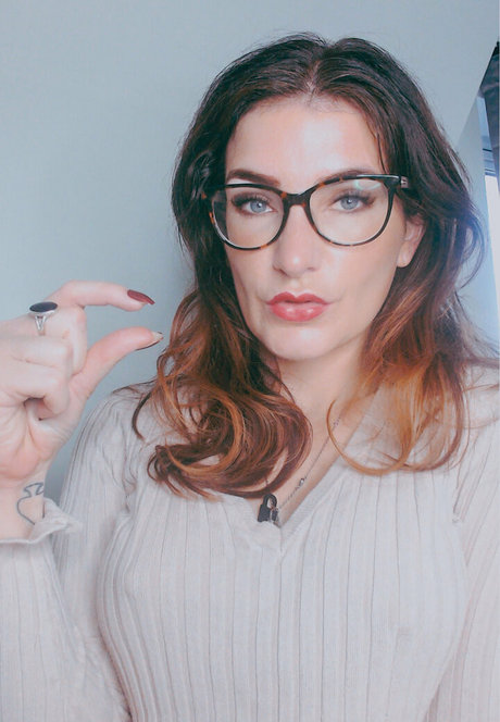 Adreenacuckoldress