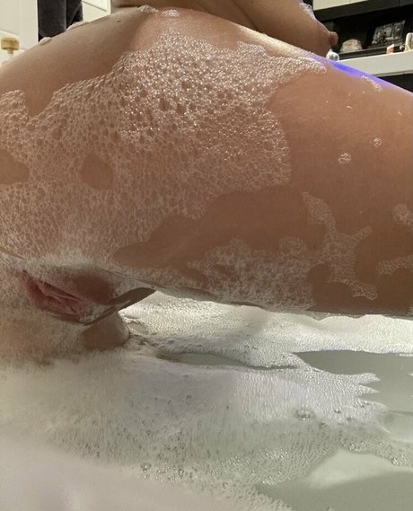 Naakte gelekte OnlyFans-foto van Thecatsmeowcowgirl