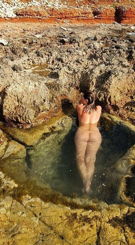 Naakte gelekte OnlyFans-foto van Carina Moreschi