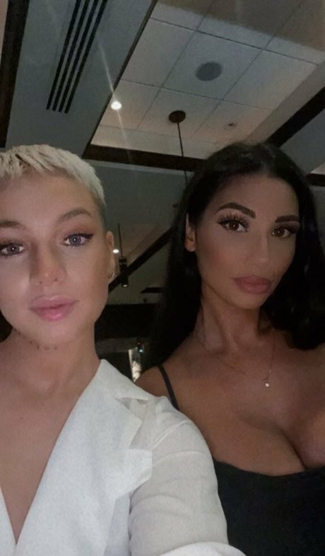 Naakte gelekte OnlyFans-foto van Nysamoore