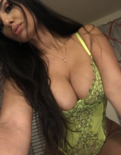 Naakte gelekte OnlyFans-foto van Nysamoore