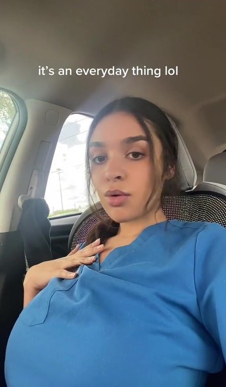 Naakte gelekte OnlyFans-foto van Erika Morfin
