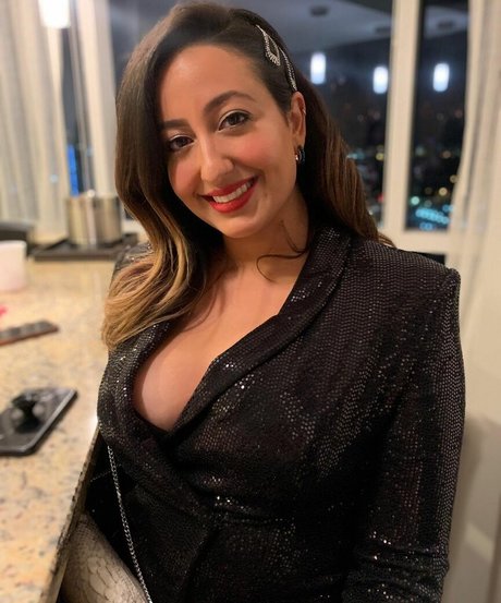Naakte gelekte OnlyFans-foto van Nicole Enayati