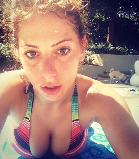 Naakte gelekte OnlyFans-foto van Erica Steiner