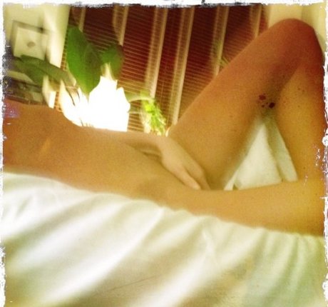 Naakte gelekte OnlyFans-foto van Erin Heatherton