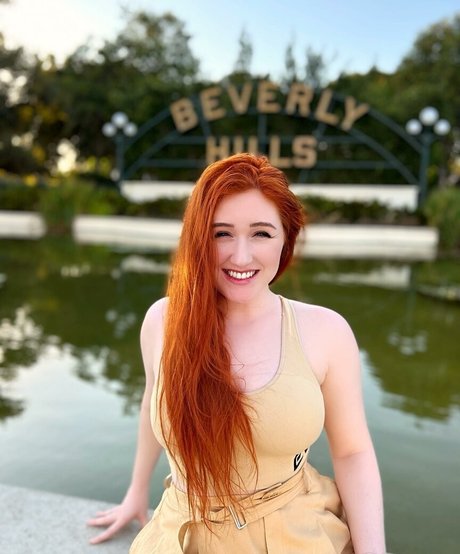 Naakte gelekte OnlyFans-foto van Julia Nilon