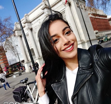 Naakte gelekte OnlyFans-foto van Banita Sandhu