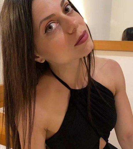 Naakte gelekte OnlyFans-foto van Christina Basta