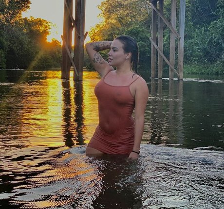 Naakte gelekte OnlyFans-foto van Andressa Oliveira