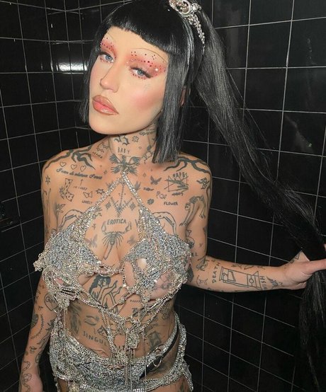 Naakte gelekte OnlyFans-foto van Brooke Candy