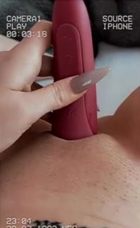 Naakte gelekte OnlyFans-foto van Sasiime