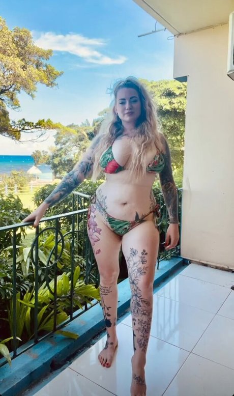 Naakte gelekte OnlyFans-foto van Sinead Bales