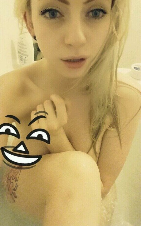 Naakte gelekte OnlyFans-foto van Sinead Bales