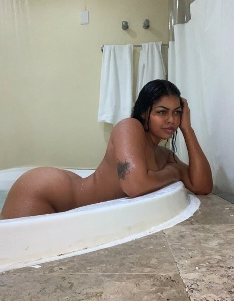 Naakte gelekte OnlyFans-foto van Dandara Jhennyfer