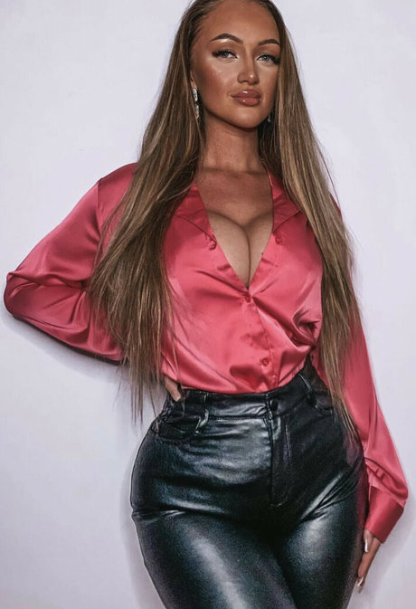 Naakte gelekte OnlyFans-foto van Christina Laegreid